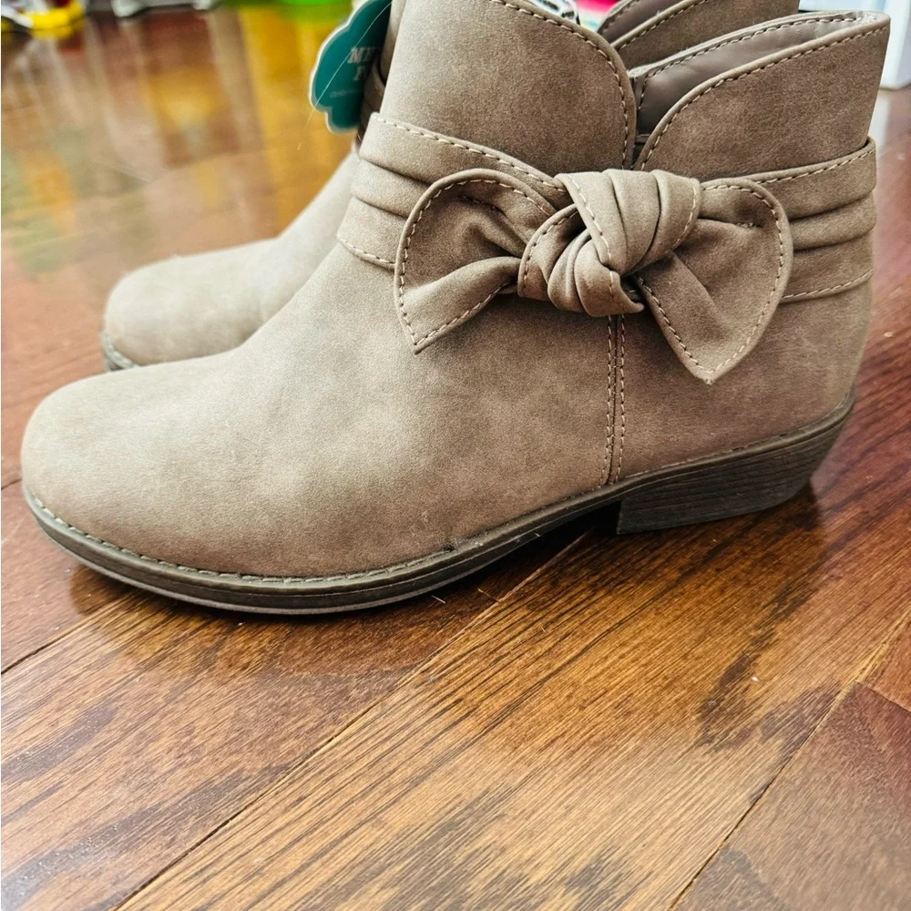 Girls Boots